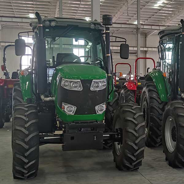 Four Wheel Tractor : 110-130HP