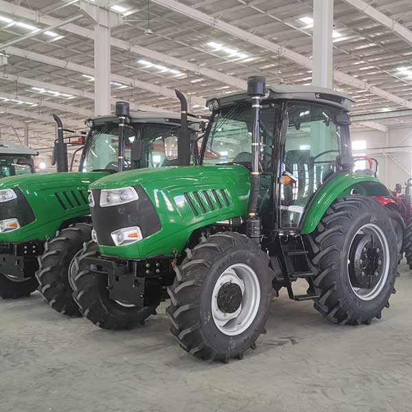 Four Wheel Tractor : 110-130HP