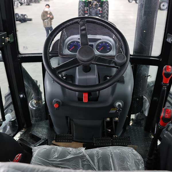 Four Wheel Tractor : 110-130HP