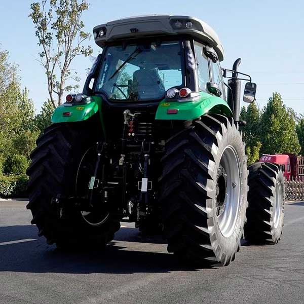 Wheeled Tractor : 220-260HP