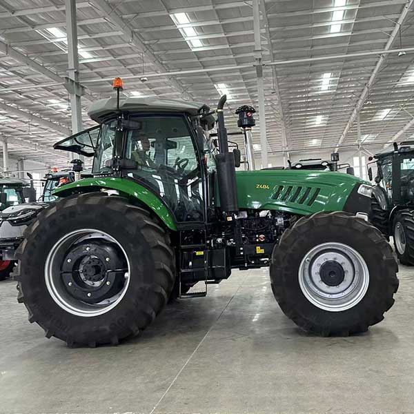 Wheeled Tractor : 220-260HP