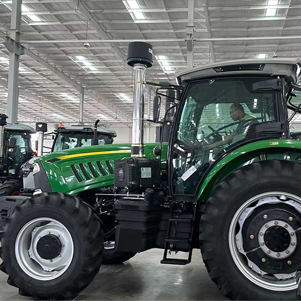 Wheeled Tractor : 220-260HP