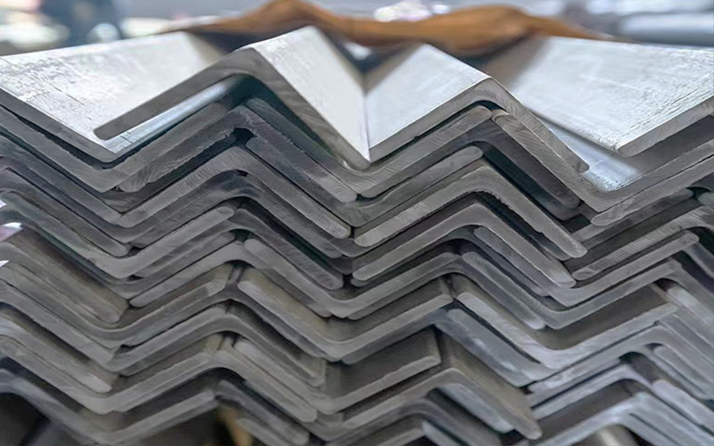 Q215 Carbon steel Angle