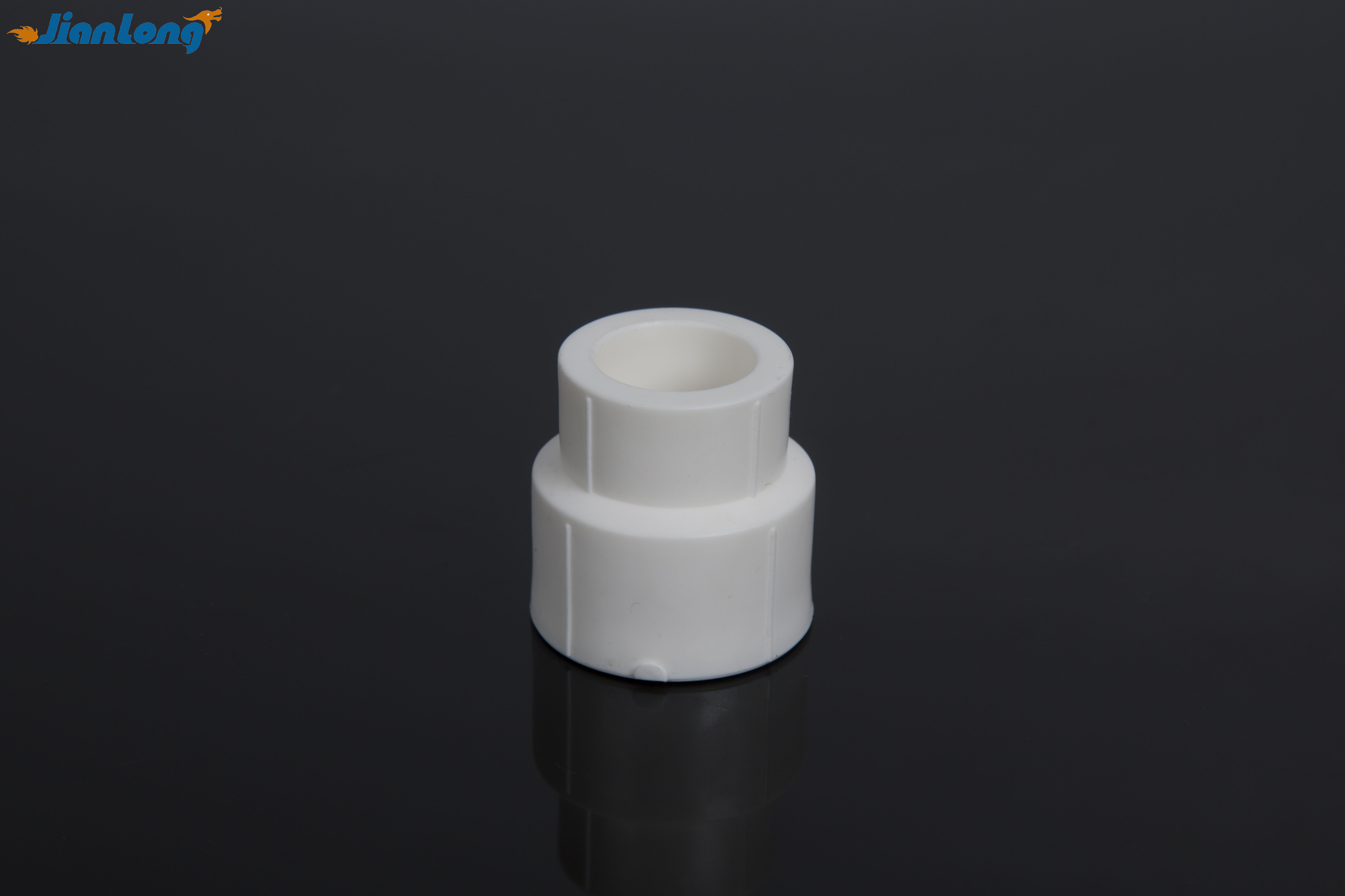 Reducing pipe sleeve