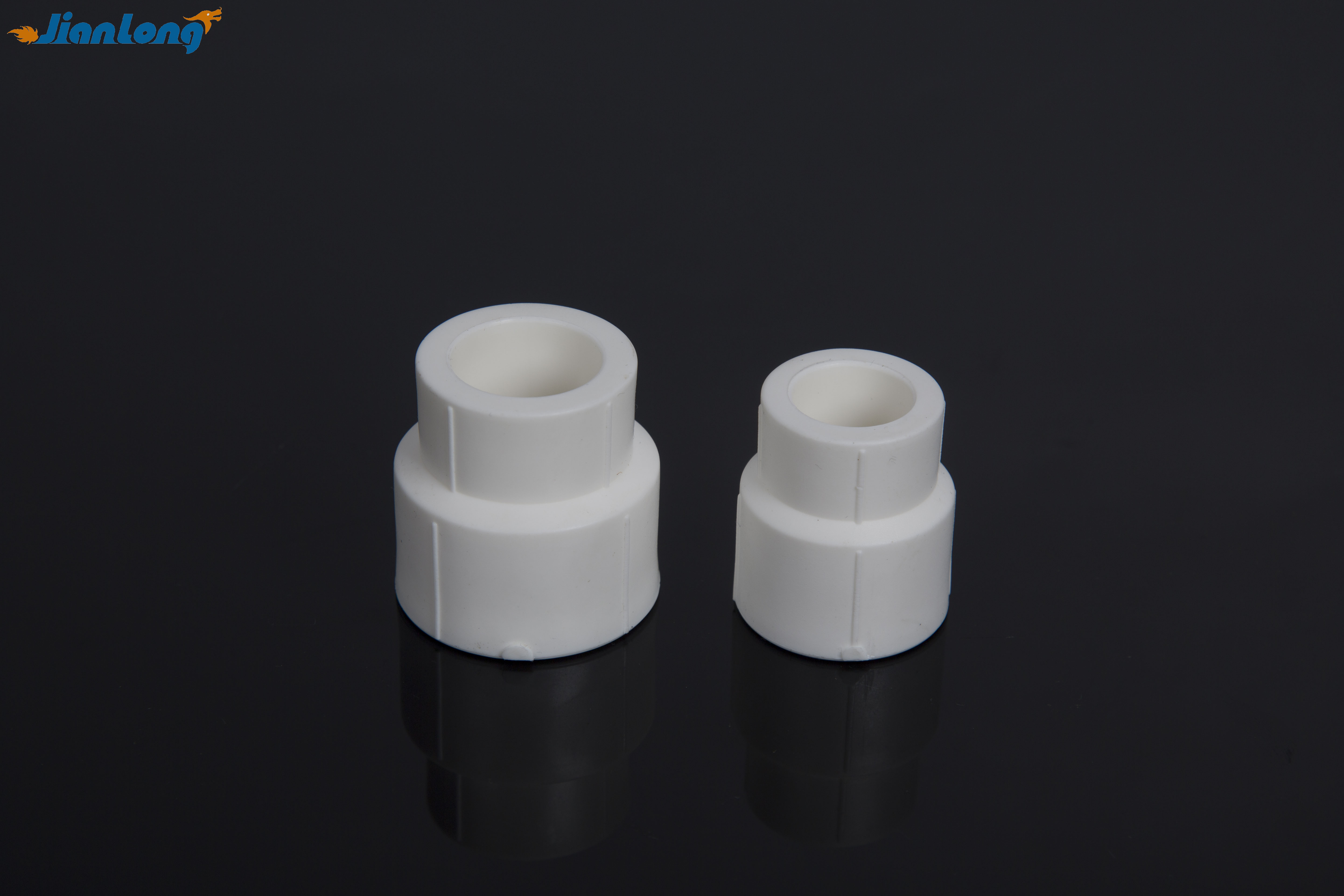 Reducing pipe sleeve