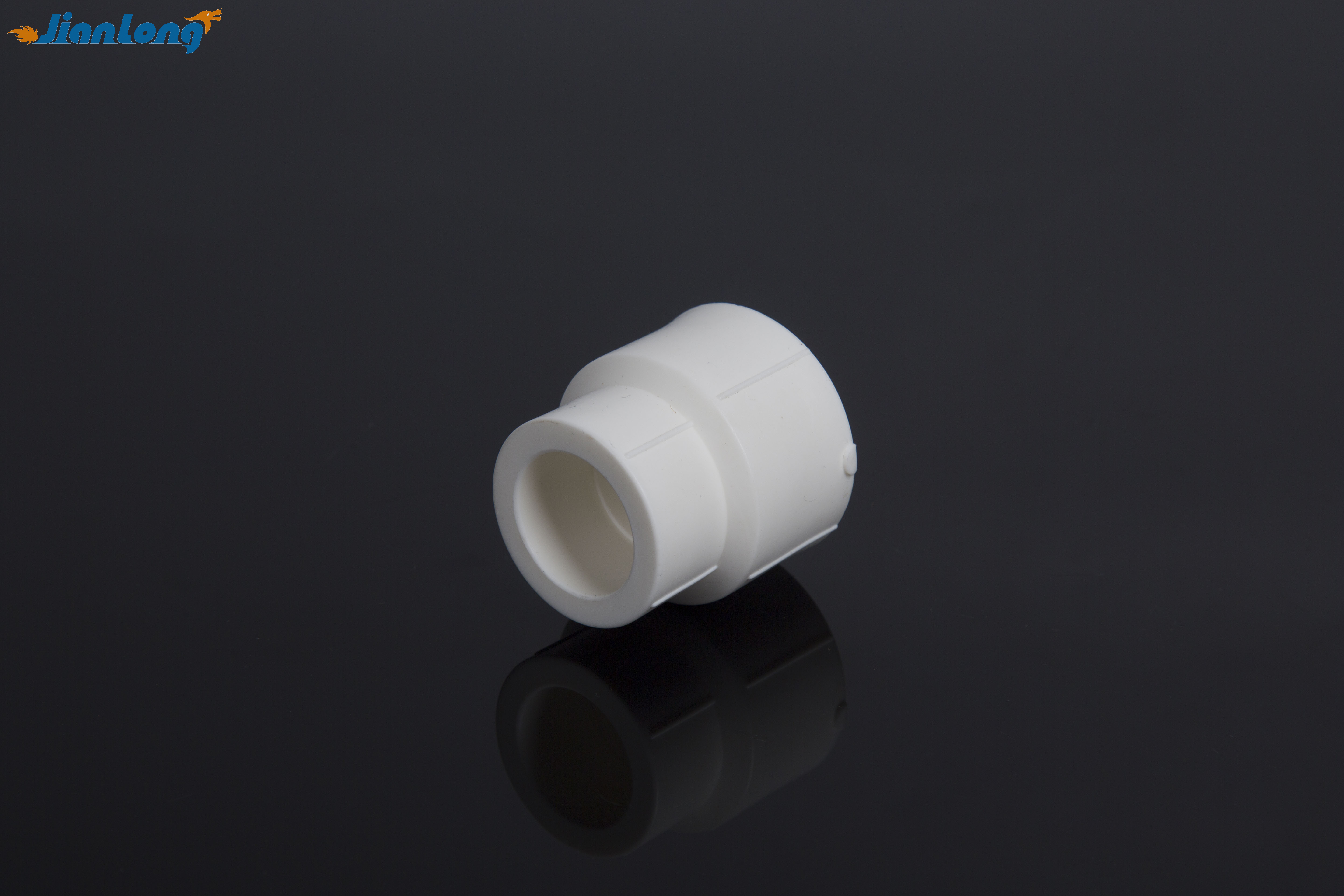 Reducing pipe sleeve