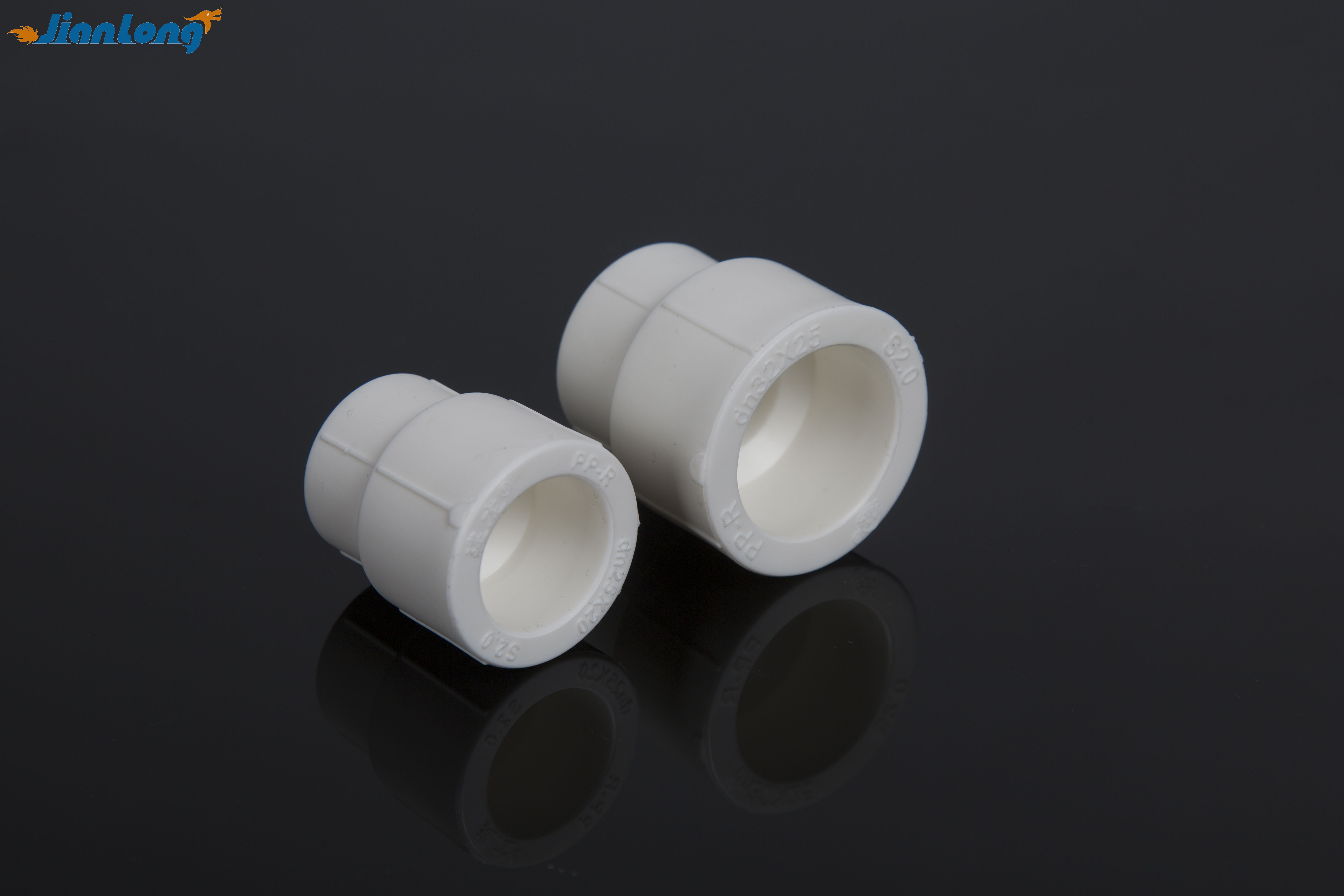 Reducing pipe sleeve