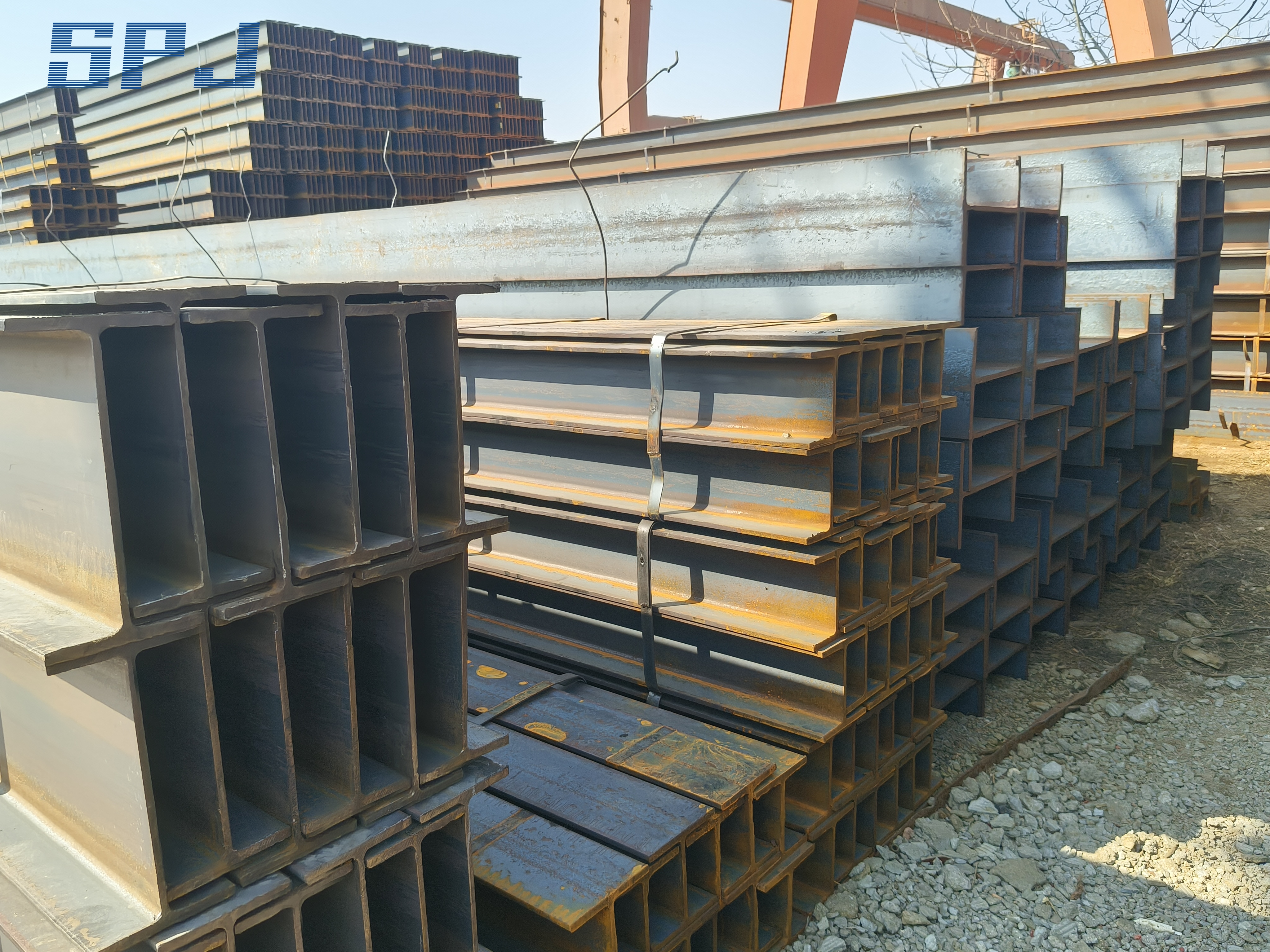 Construction Steel A36 / Ss400 / S235jr/S275jrs355jr/Q235 / Q355 Hot Rolled I Beams/Angle/Channels/H Beams/Hot DIP Galvanized C Beams Low Carbon High Streng