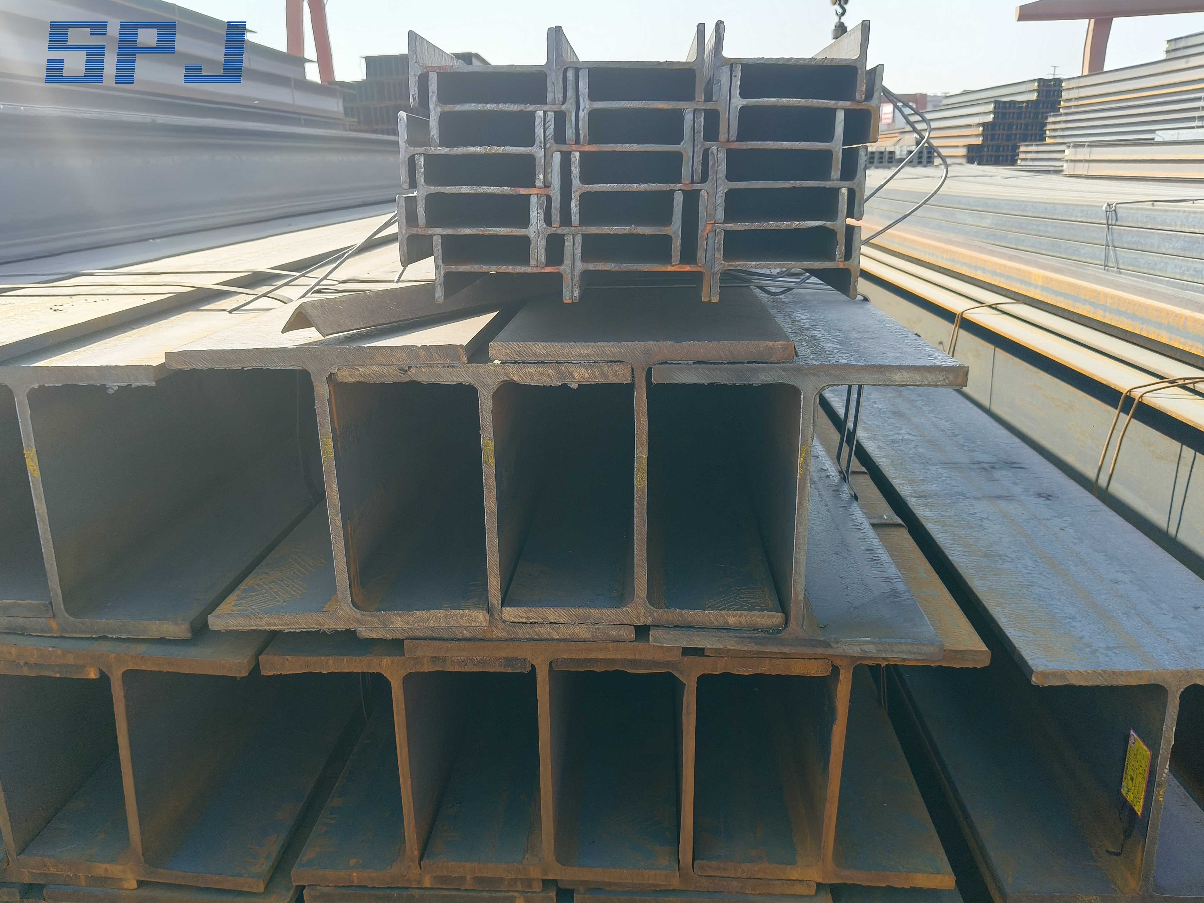 Construction Steel A36 / Ss400 / S235jr/S275jrs355jr/Q235 / Q355 Hot Rolled I Beams/Angle/Channels/H Beams/Hot DIP Galvanized C Beams Low Carbon High Streng