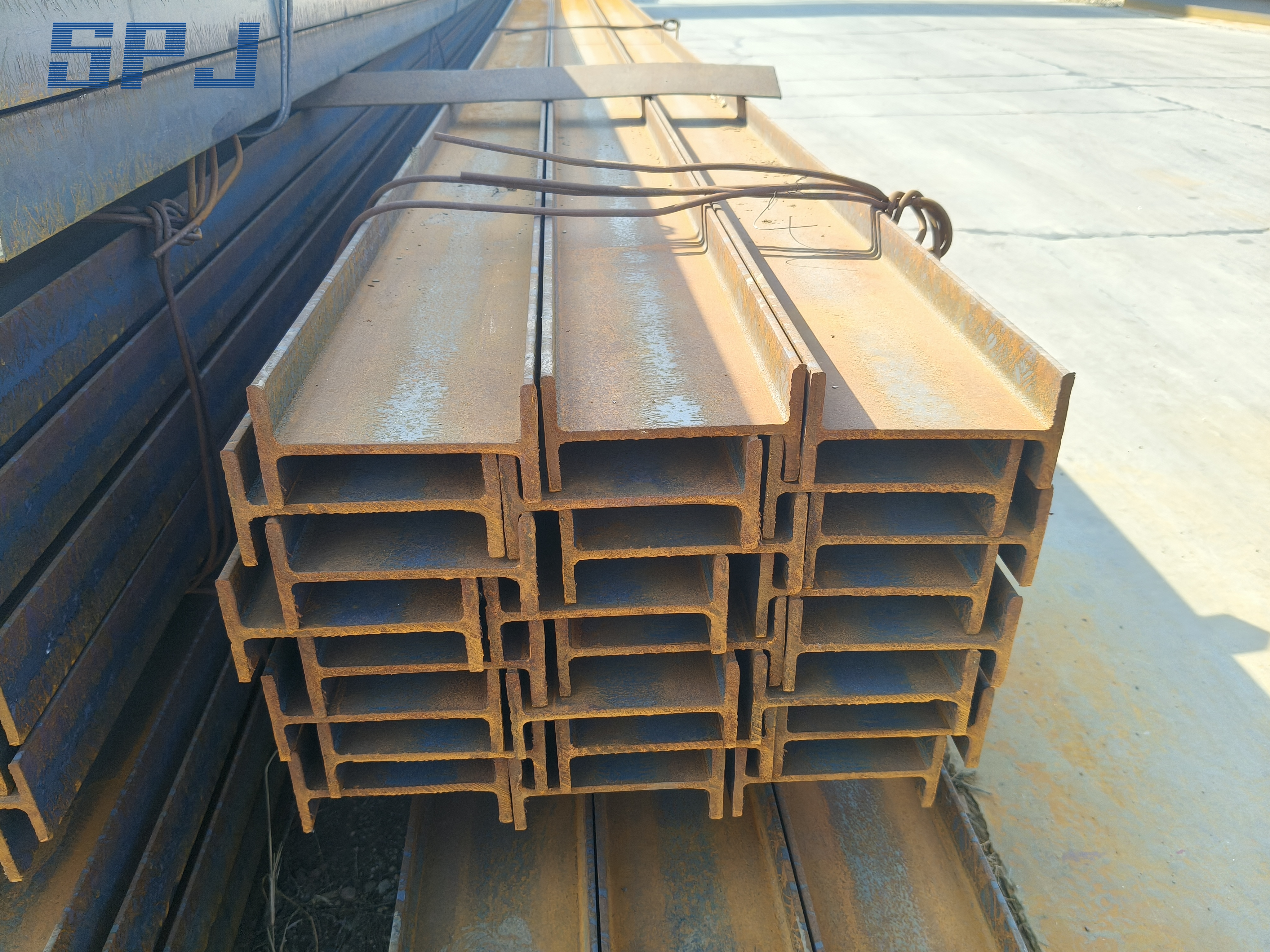 Construction Steel A36 / Ss400 / S235jr/S275jrs355jr/Q235 / Q355 Hot Rolled I Beams/Angle/Channels/H Beams/Hot DIP Galvanized C Beams Low Carbon High Streng