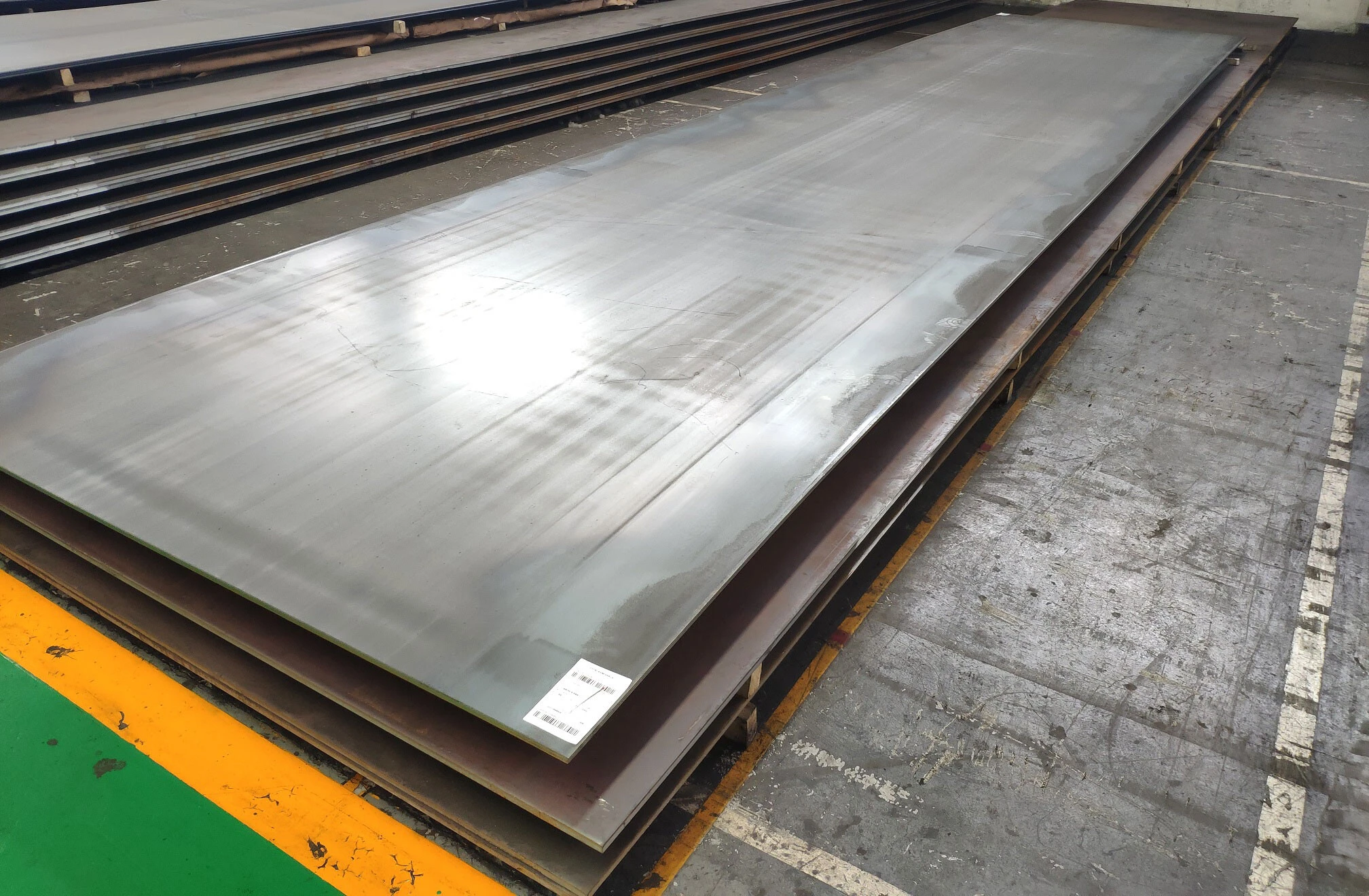 Which is more durable, carbon steel plate or stainless steel plate?