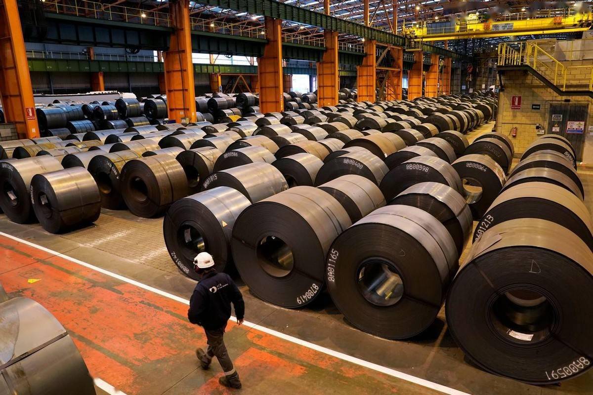 Global steel production in February decreased by 3.4% y/y