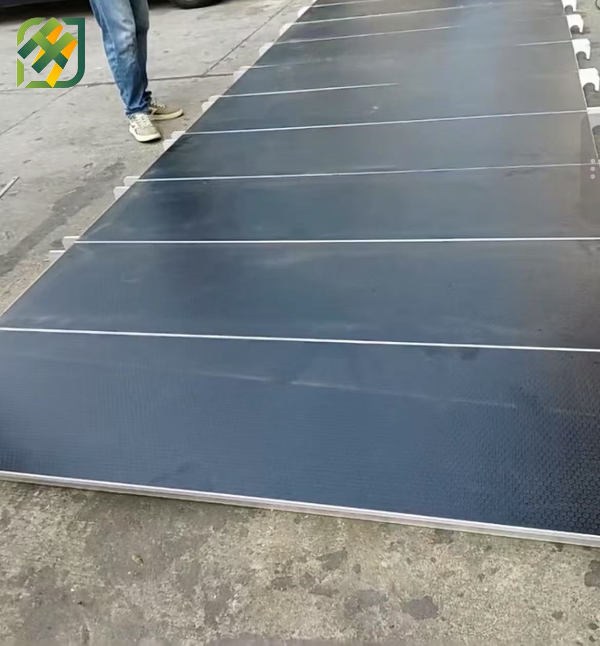 خشب رقائقي مضاد للانزلاق لأرضيات المقطورات واستخدام المنصات