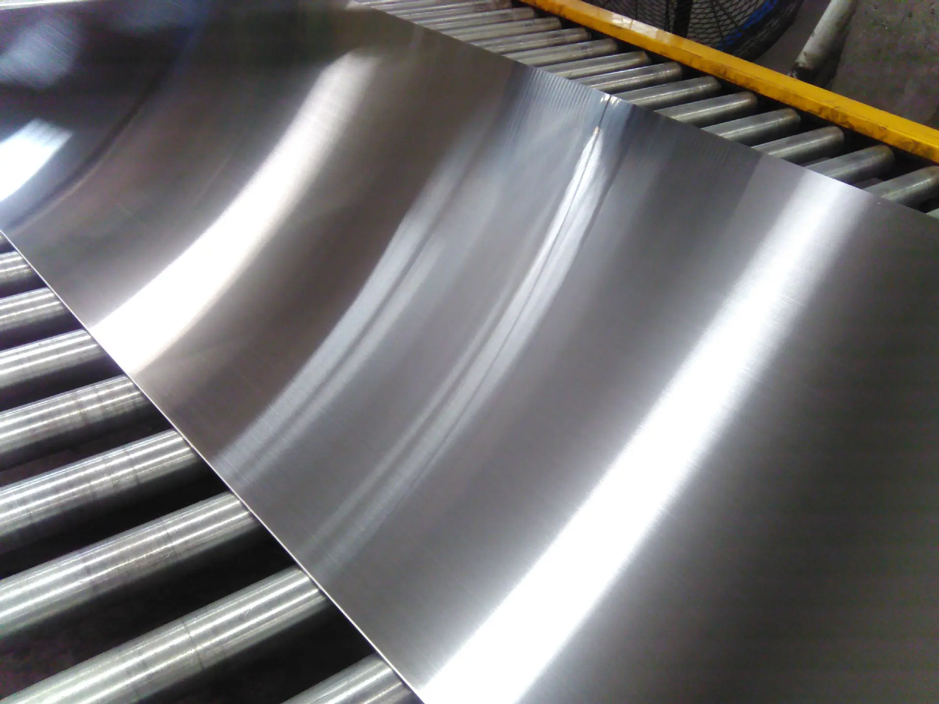 Galvanized Sheet vs Stainless Steel: Which Material Reigns Supreme?