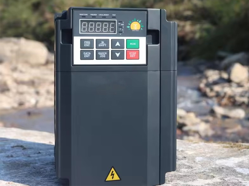 Инвертор солнечного насоса