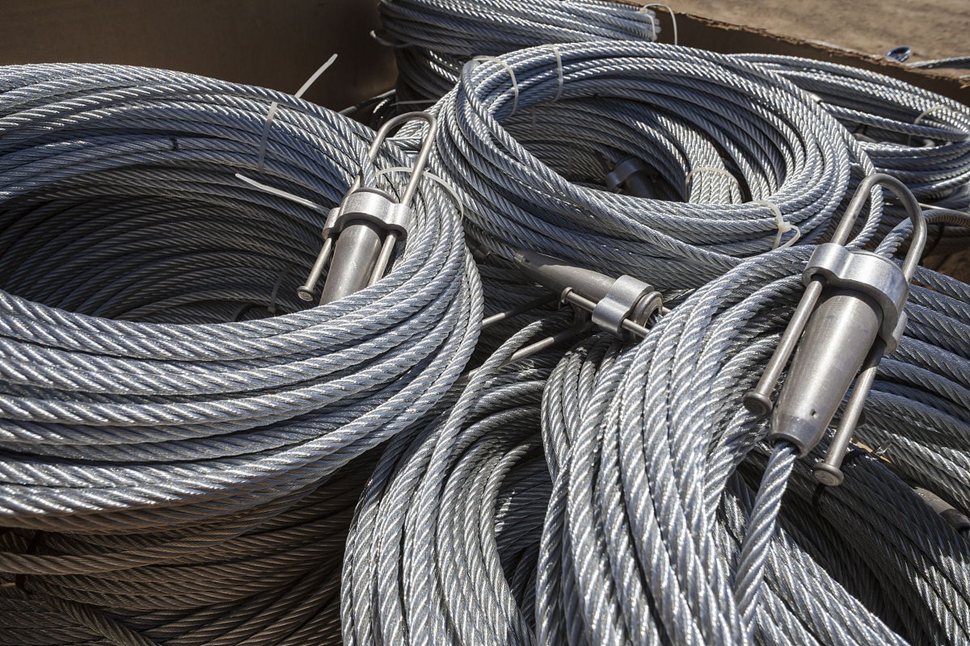 What are the specifications and models of steel wire ropes?