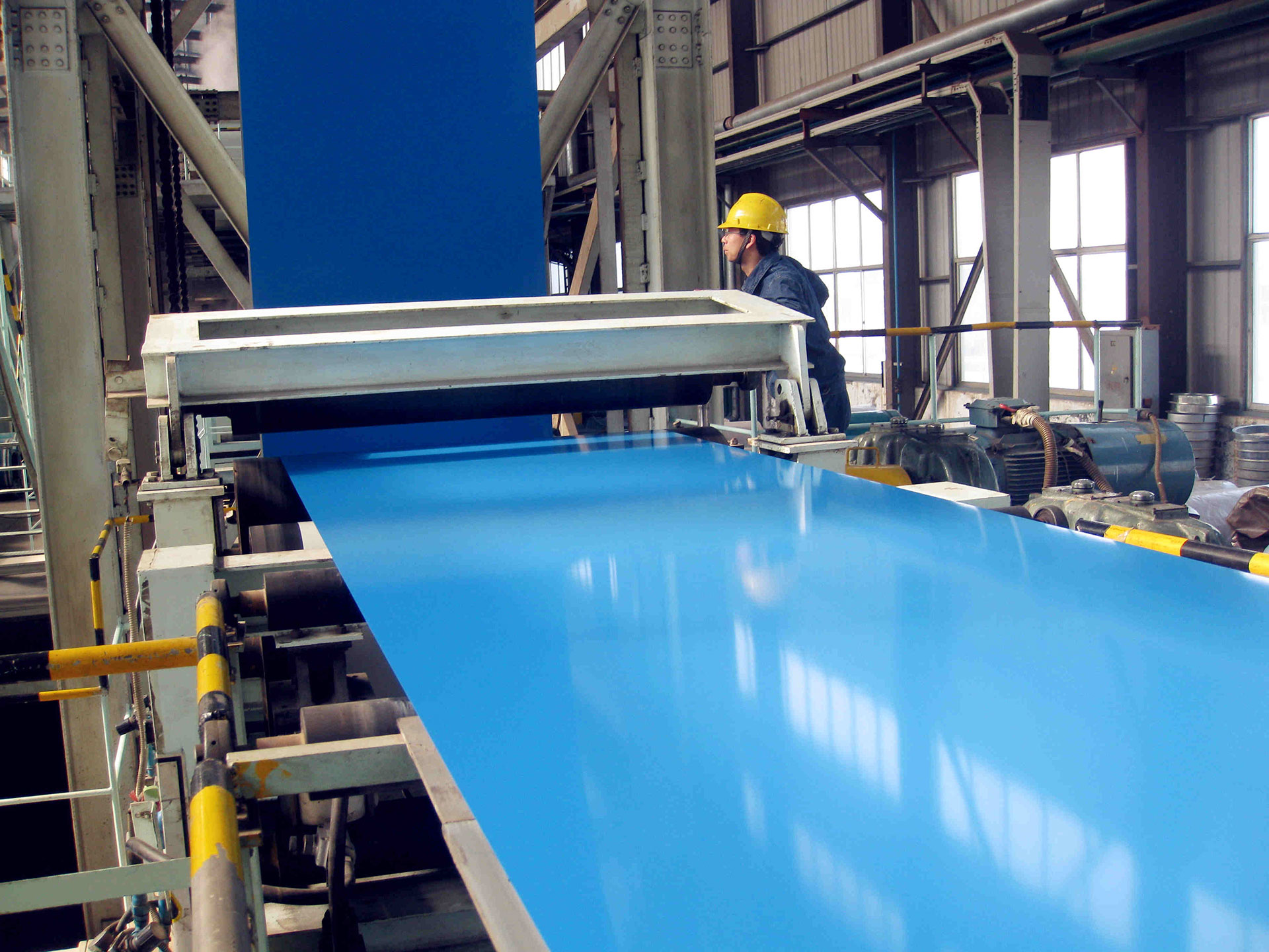 Color-coated coils use hot-dip galvanized sheets, hot-dip galvalume sheets