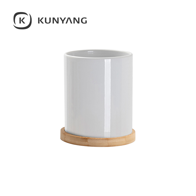 Ceramic Flowerpot w/Bamboo Base