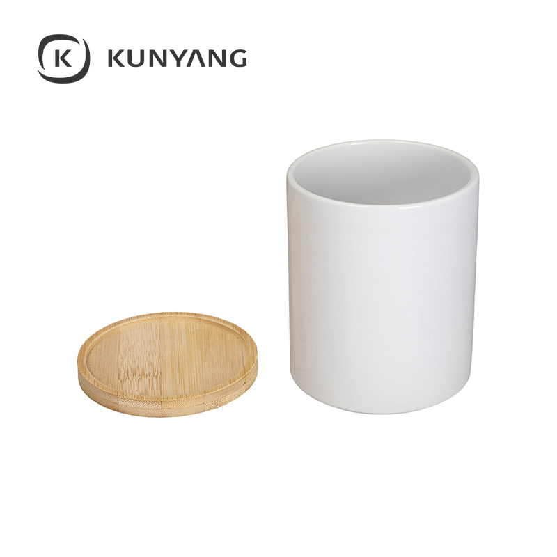 Ceramic Flowerpot w/Bamboo Base