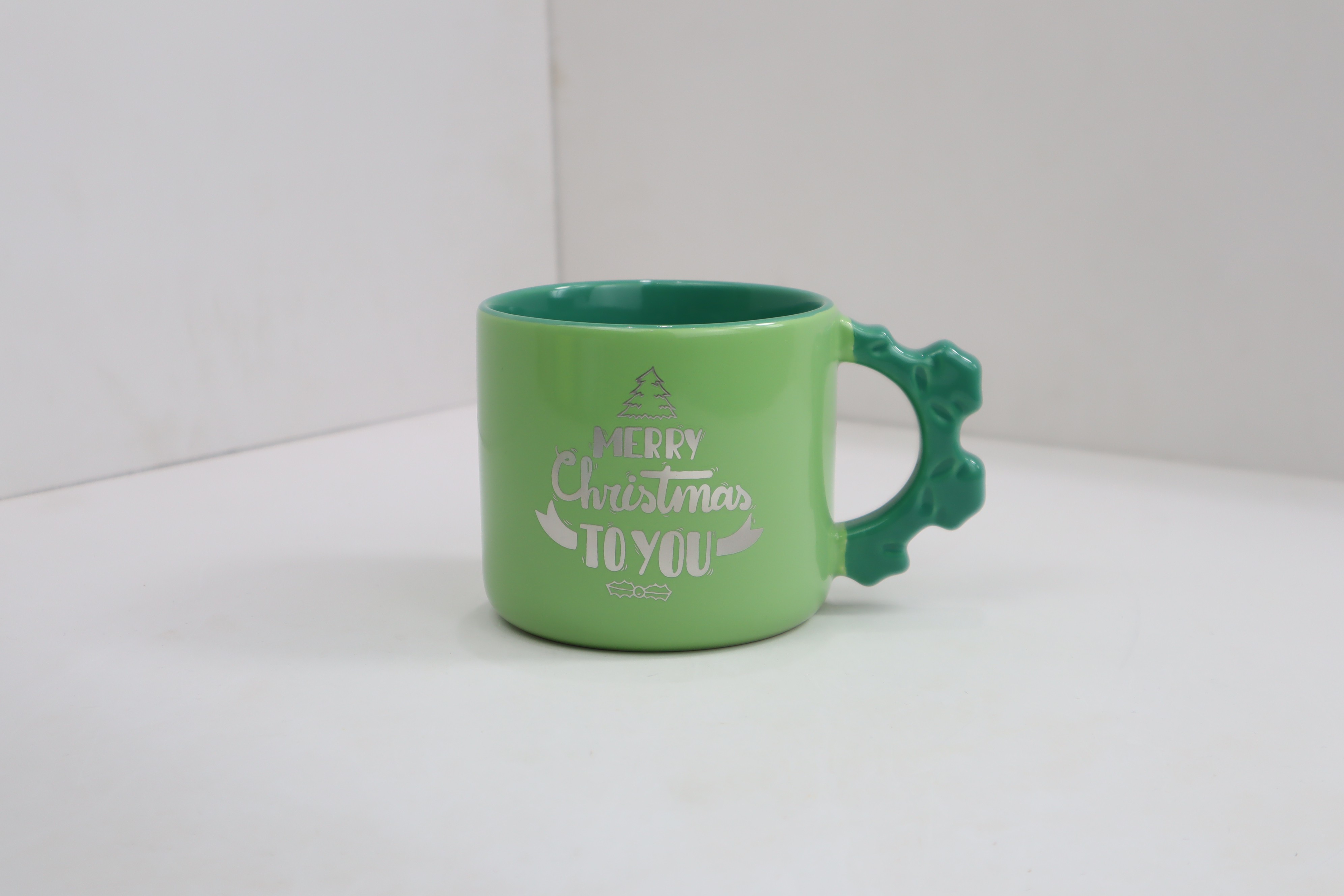 Wholesale multi-color cute Christmas handle ceramic cups