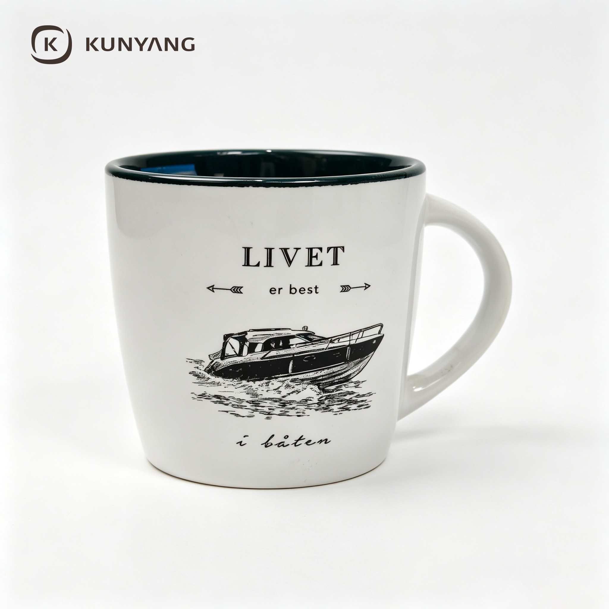Livet er best i båten Boat Print Dark Green Interior Mug