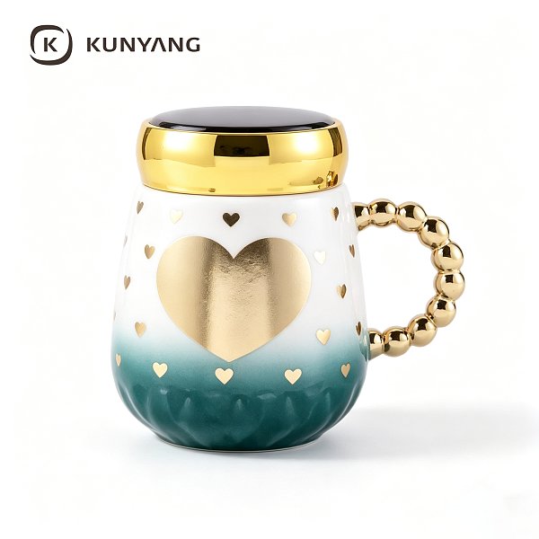 Gradient Green Heart Gold Lidded Mug