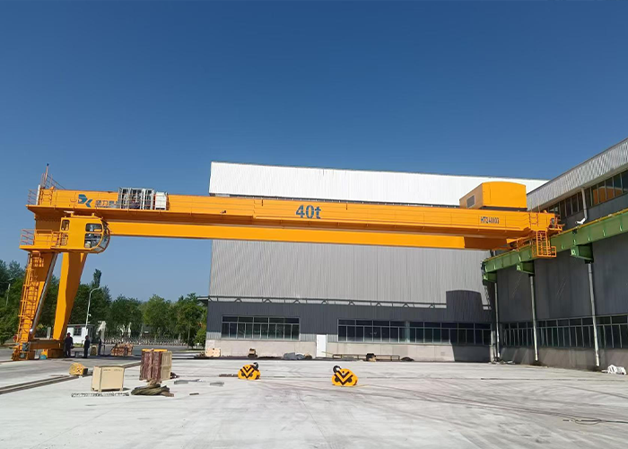 Gantry crane with electric hoist