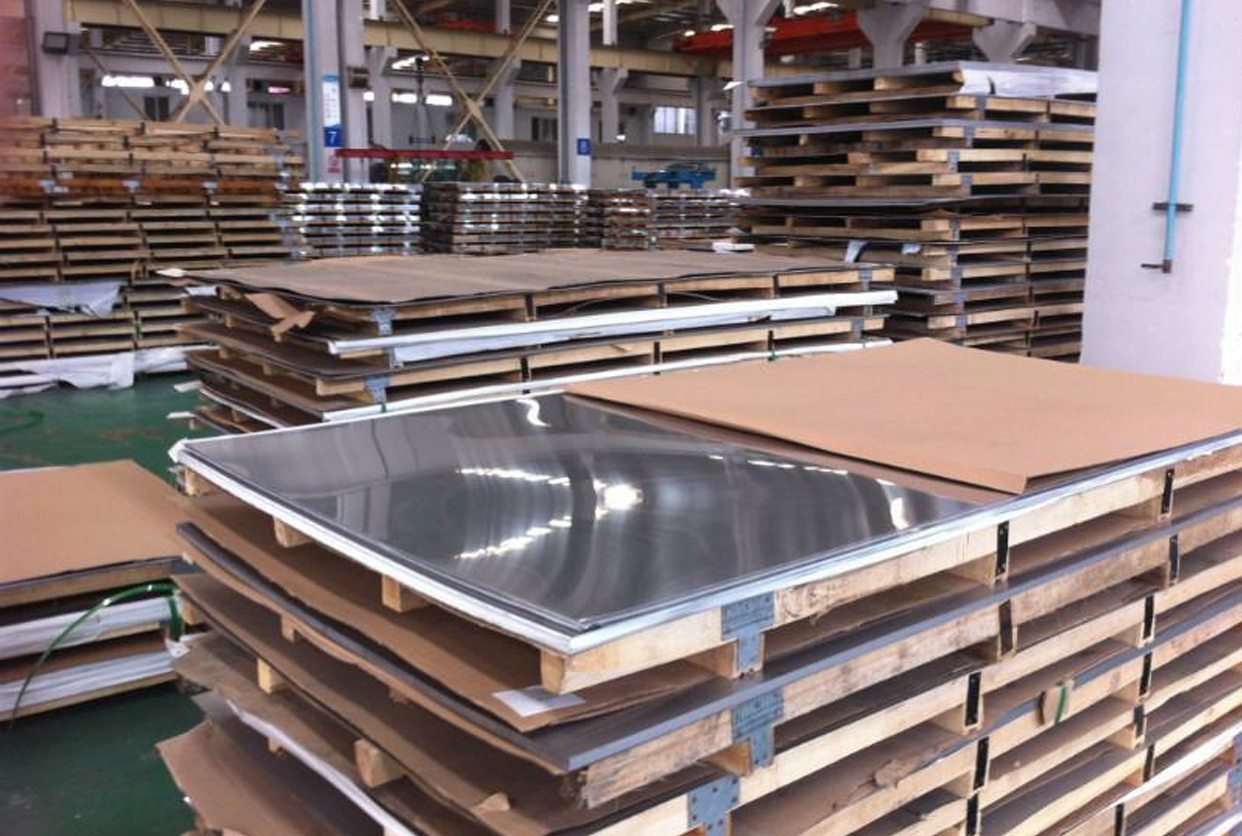 What are the differences between aluminized zinc sheets and stainless steel?