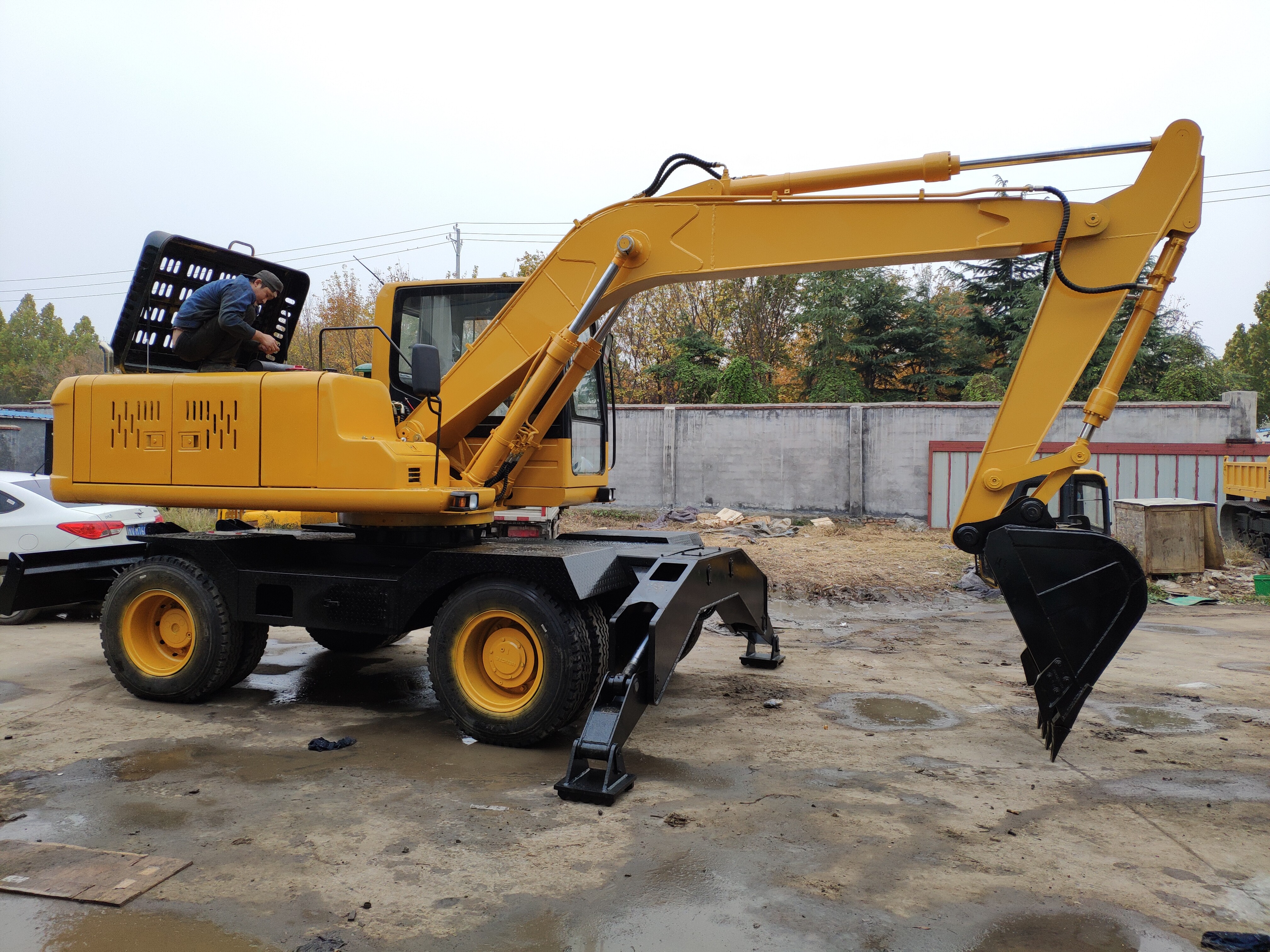 QTM180 Wheel Excavator