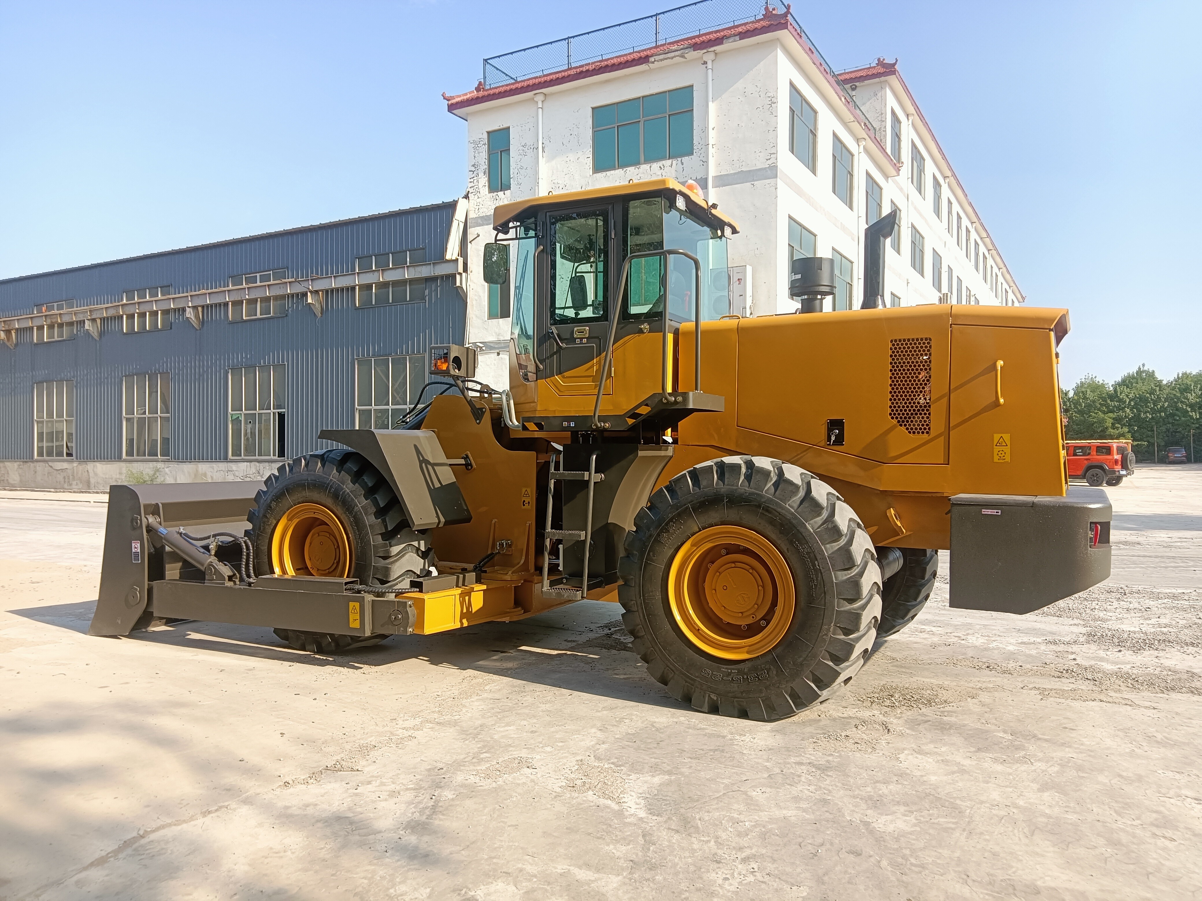 QTM220 Wheel Dozer