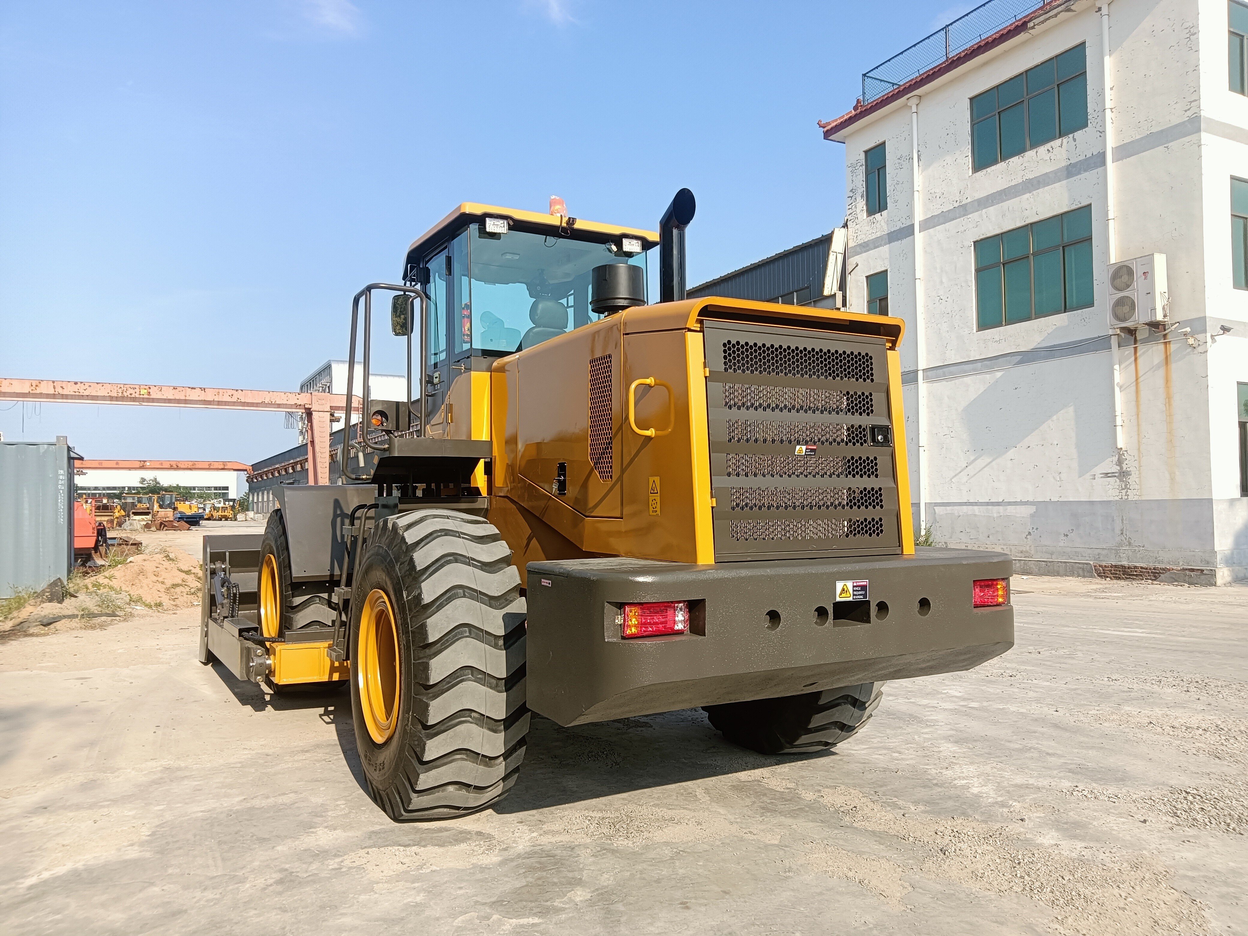 QTM220 Wheel Dozer