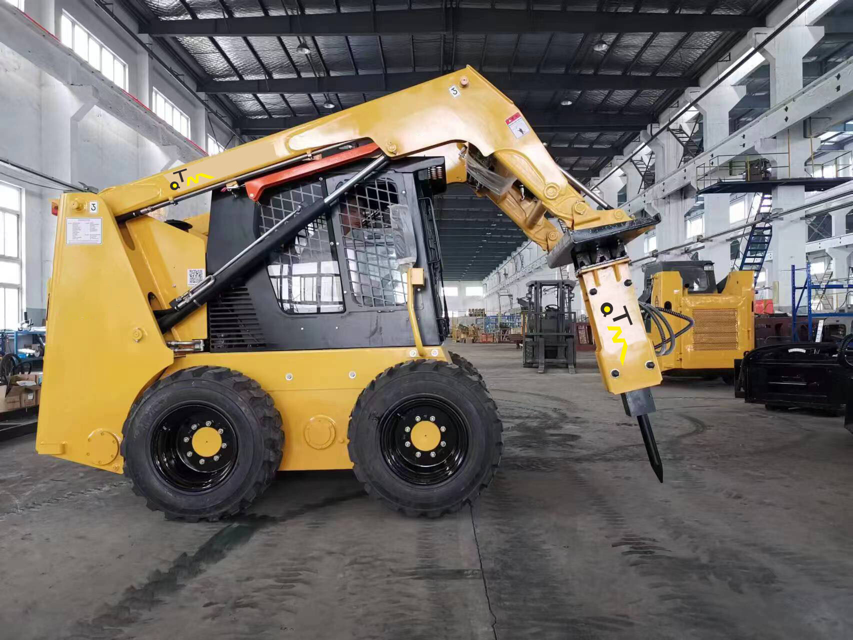 QTM85 Skid Steer Loader