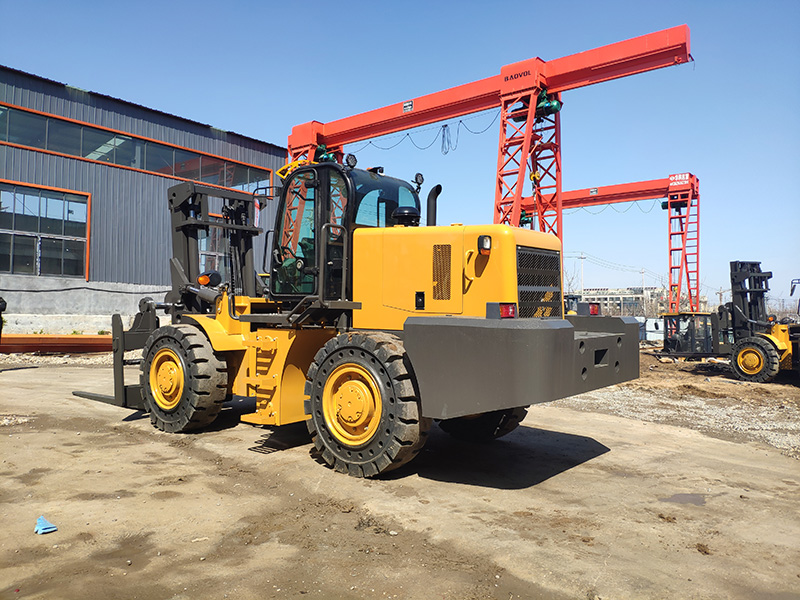 QTM150Y All Terrains Forklift