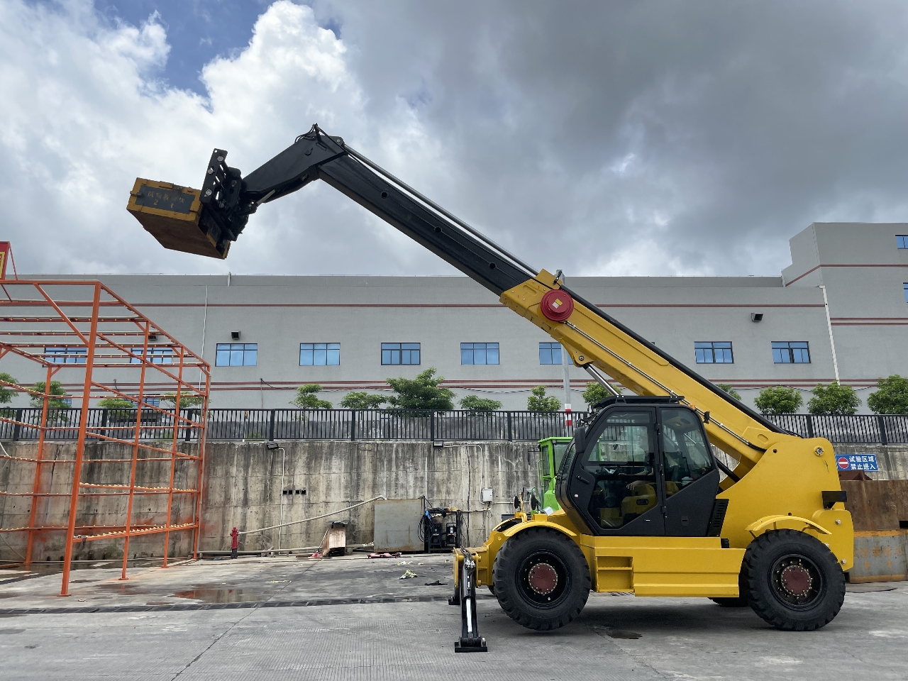 QTM1050 Telescopic Telehandler 