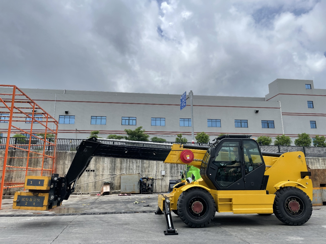 QTM1050 Telescopic Telehandler 