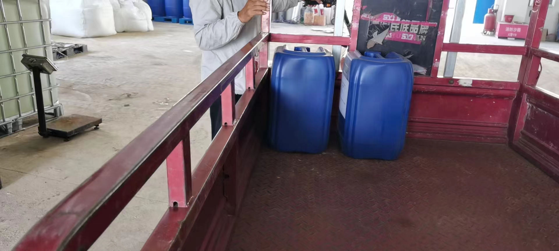 Water Decoloring Agent