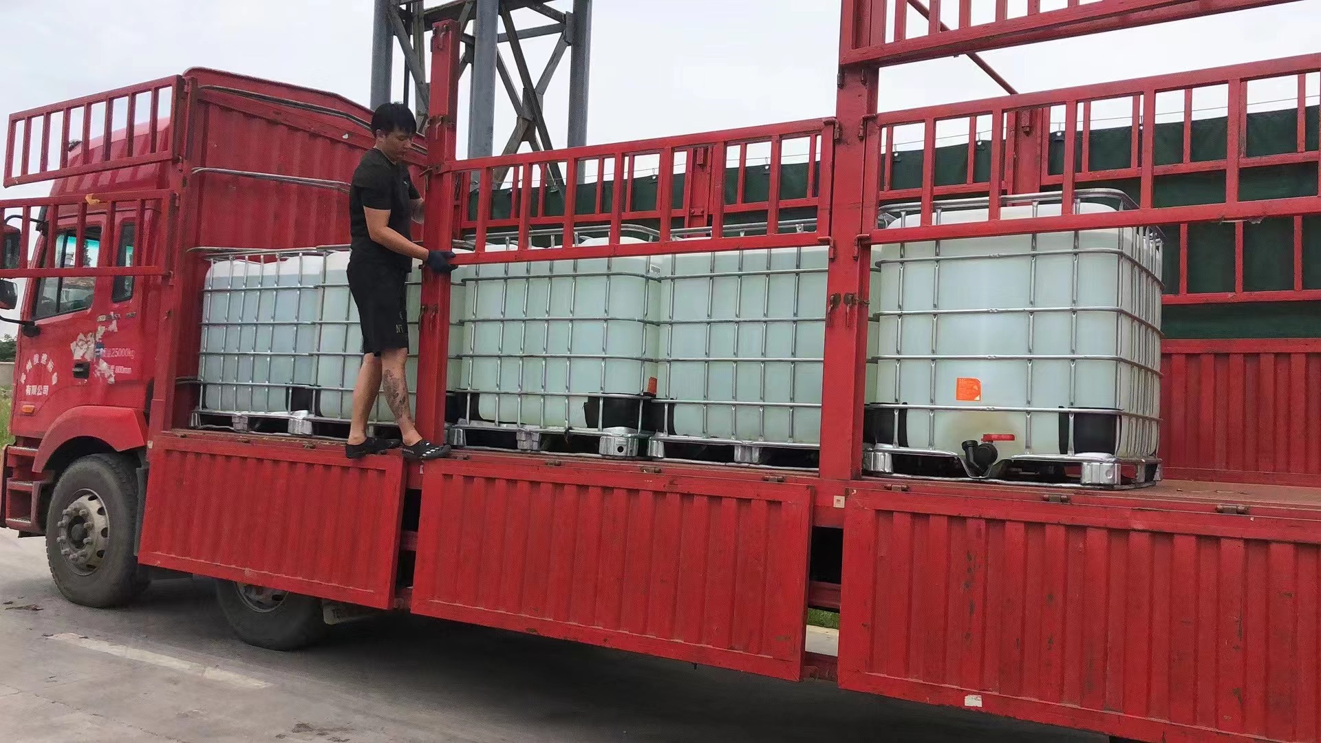 Water Decoloring Agent