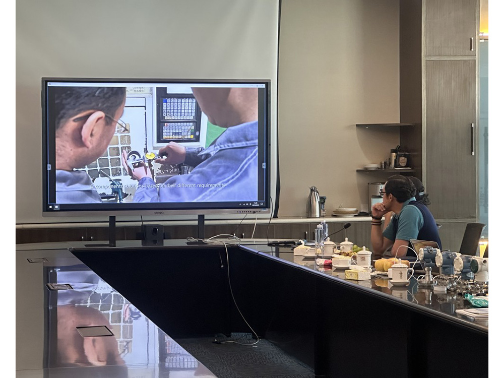 Guatemalan Customers Visit Our Company