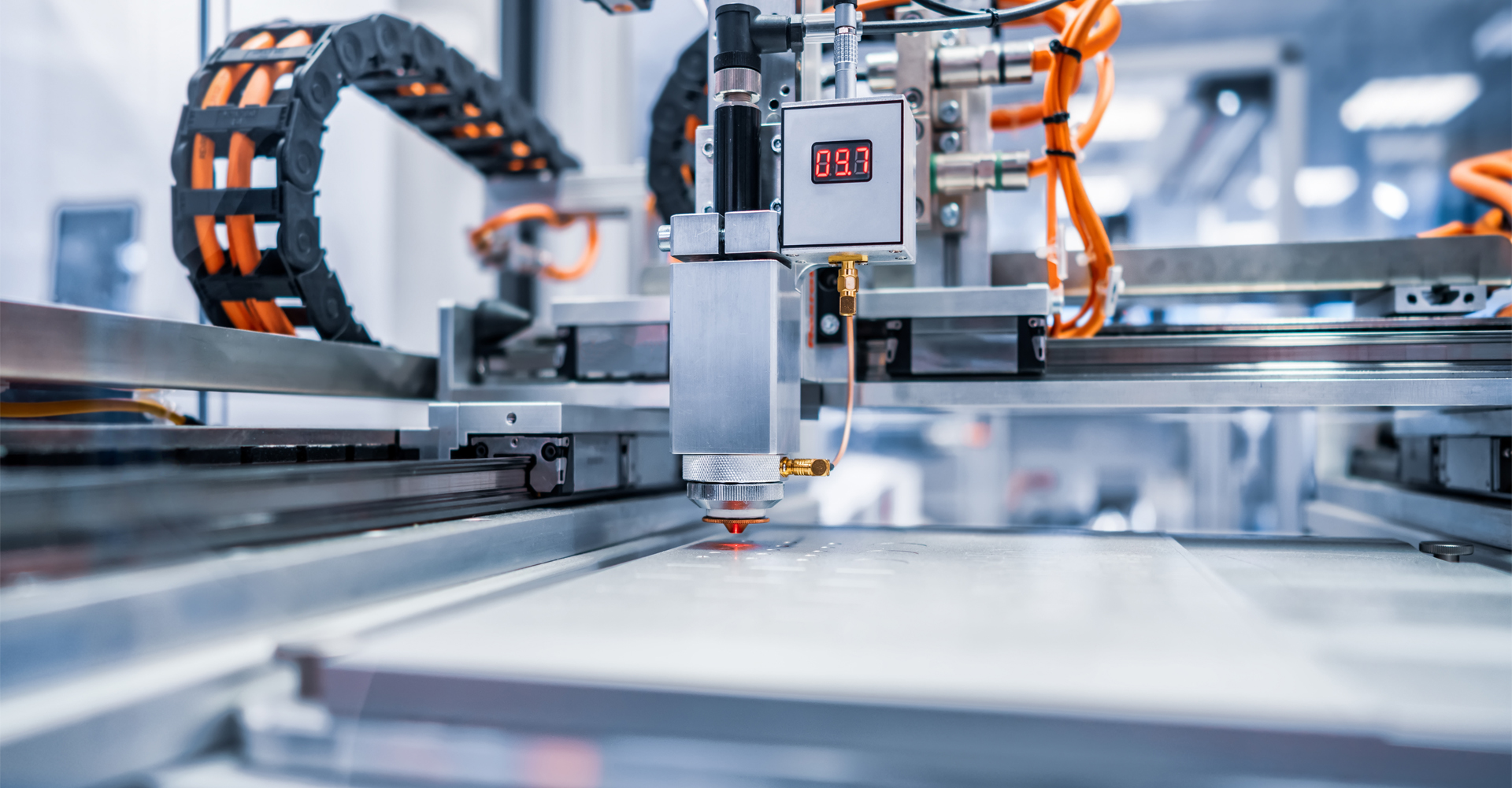 Application of Fiber Laser Cutting Machine in Advertising Sign Industry 