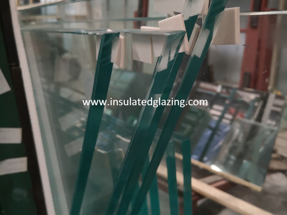 15mm low iron extra clear tempered glass irregular shape China Shandong Senhong Glass.jpg 15mm low iron extra clear tempered glass irregular shape China Shandong Senhong Glass.jpg