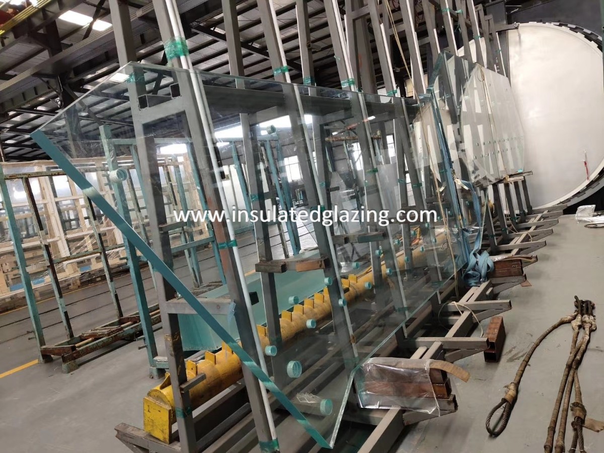 jumbo-oversized-tempered-glass-with-irregular-shape.jpg jumbo-oversized-tempered-glass-with-irregular-shape.jpg