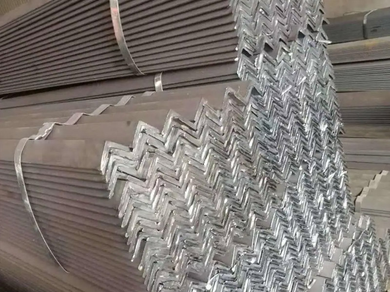 25Mn / 1026 / SWRCH22K / C26D(1.0415) Galvanized Angle Bar