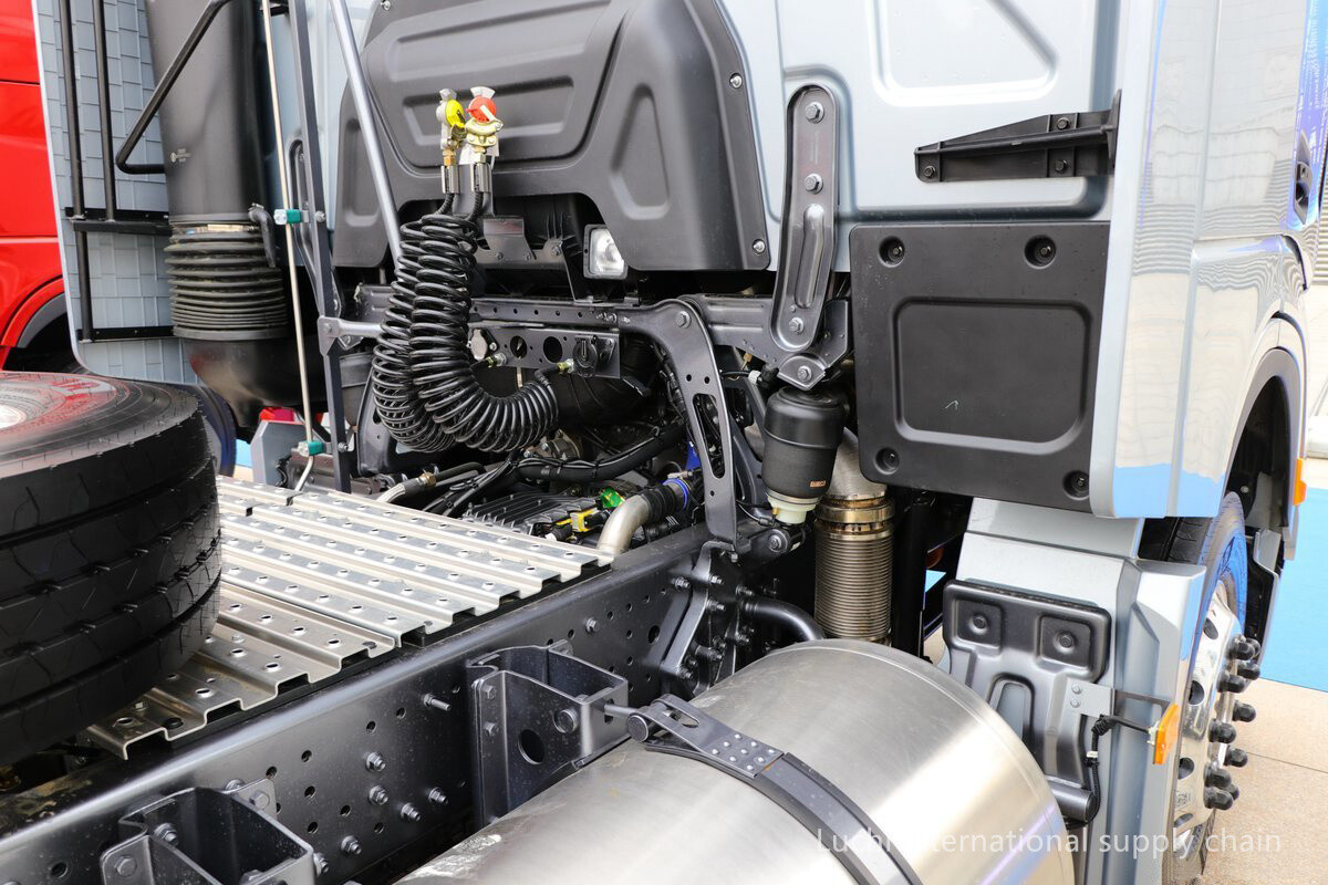 X6000 LNG, gray, 530Hp, 4x2, AMT