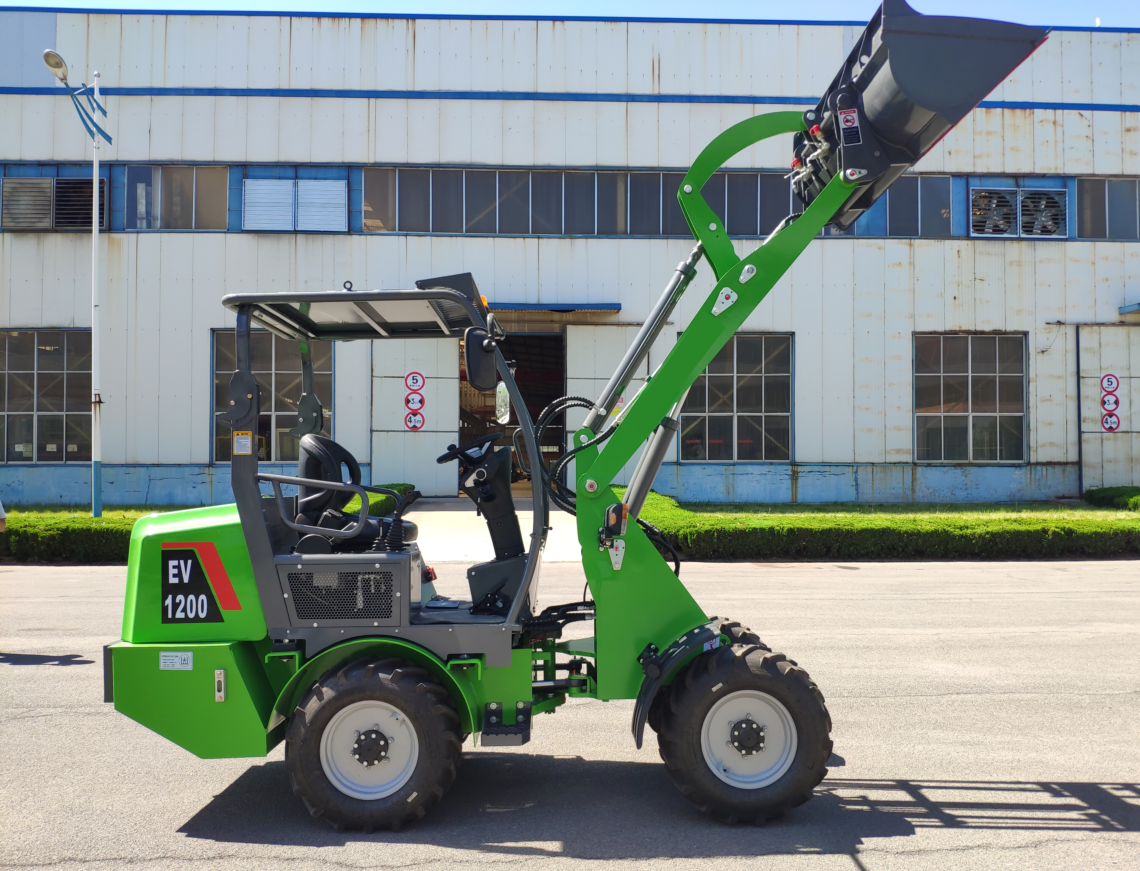 Электрический колесный погрузчик QTM910