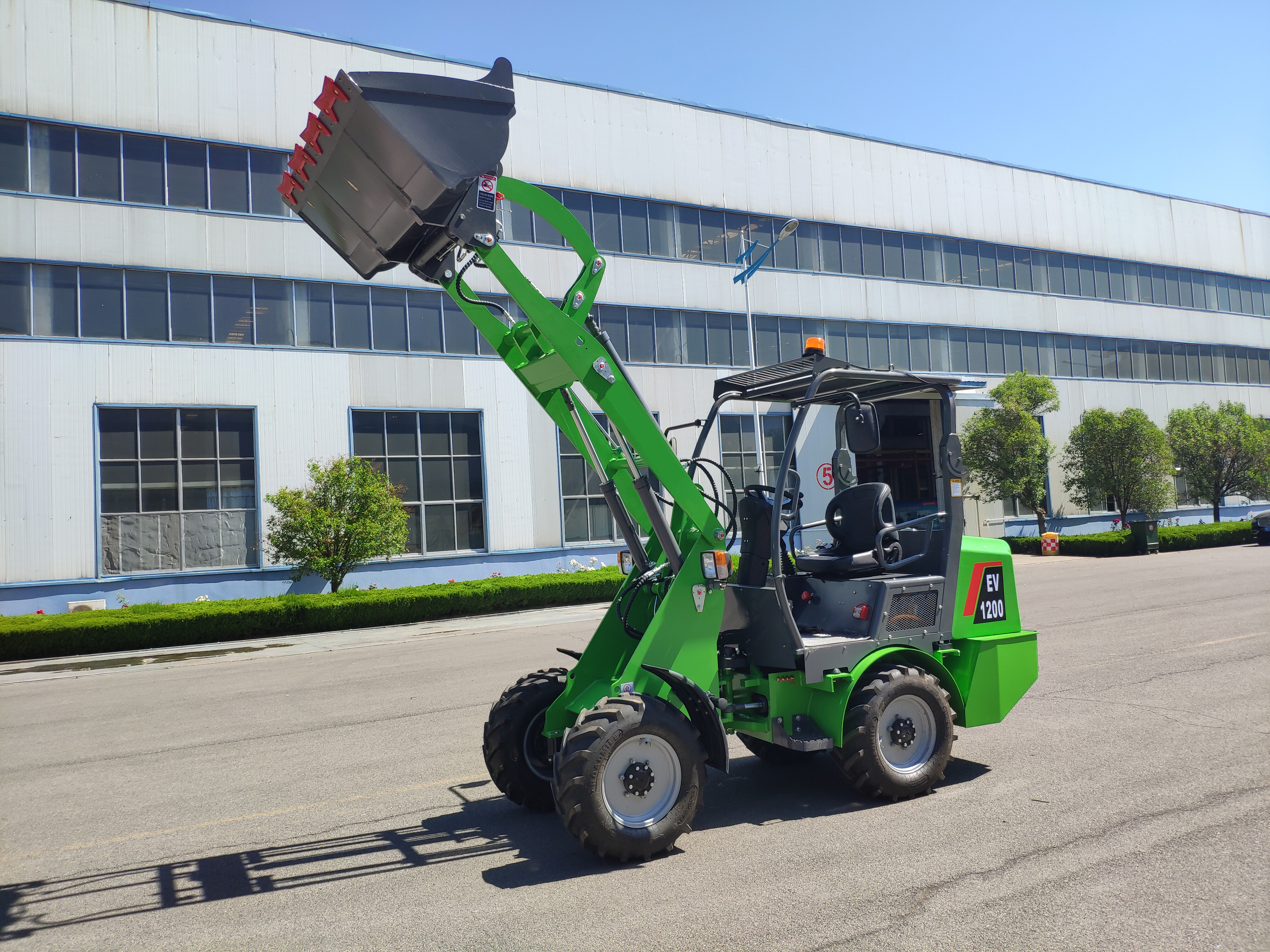 Электрический колесный погрузчик QTM910