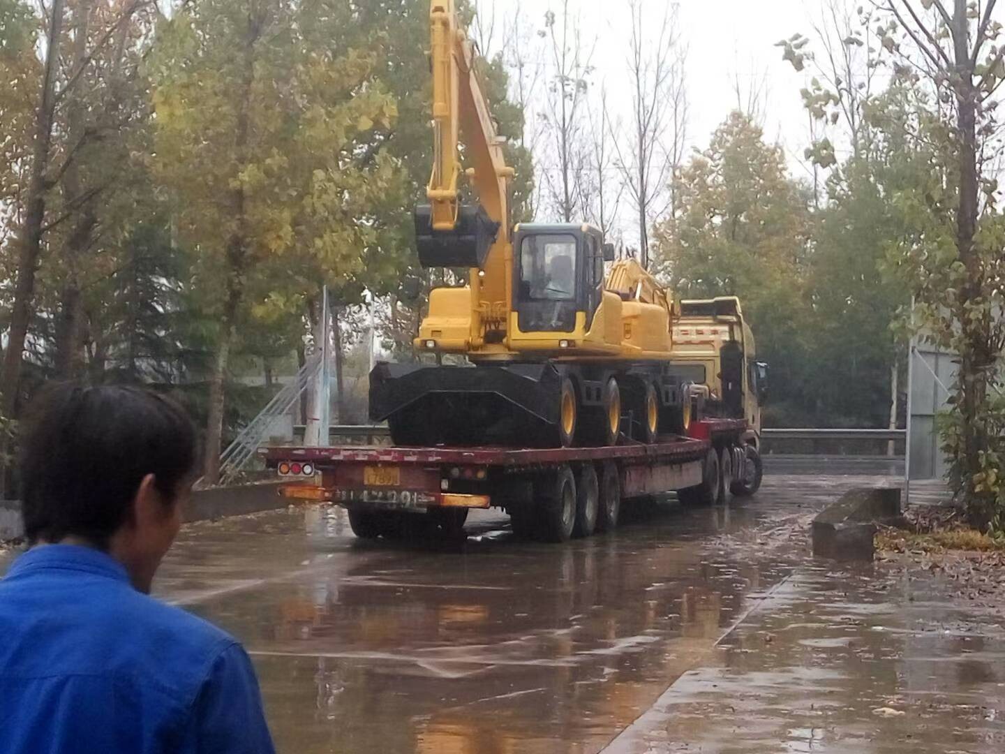 Колесный экскаватор QTM130