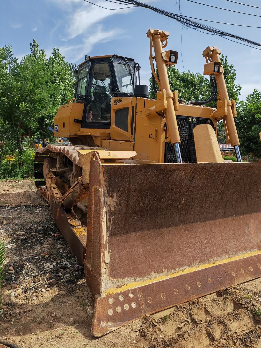 Бульдозер SEM 824F Bull
