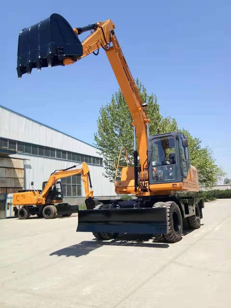 Колесный экскаватор QTM180