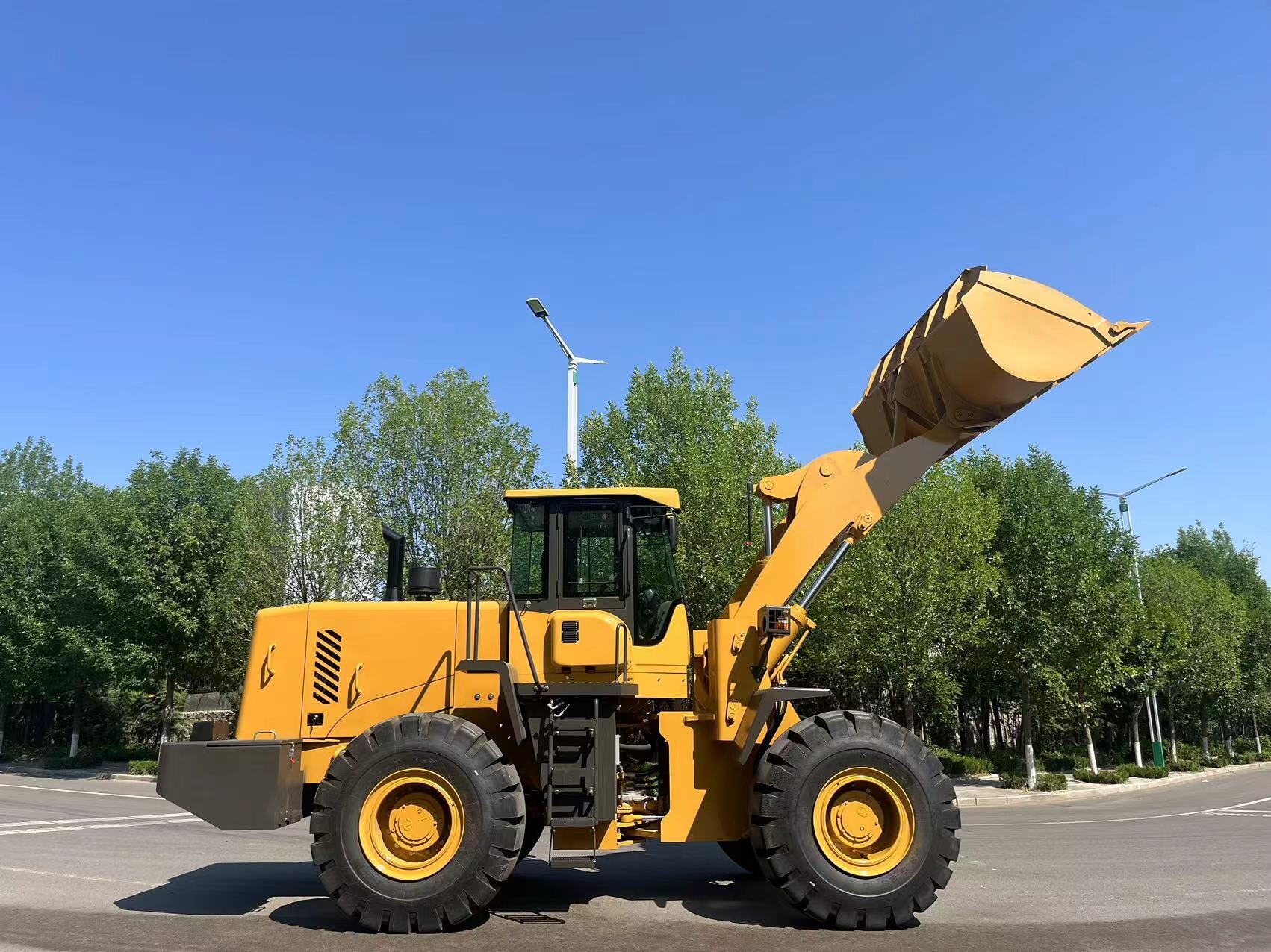 Колесный погрузчик QTM656
