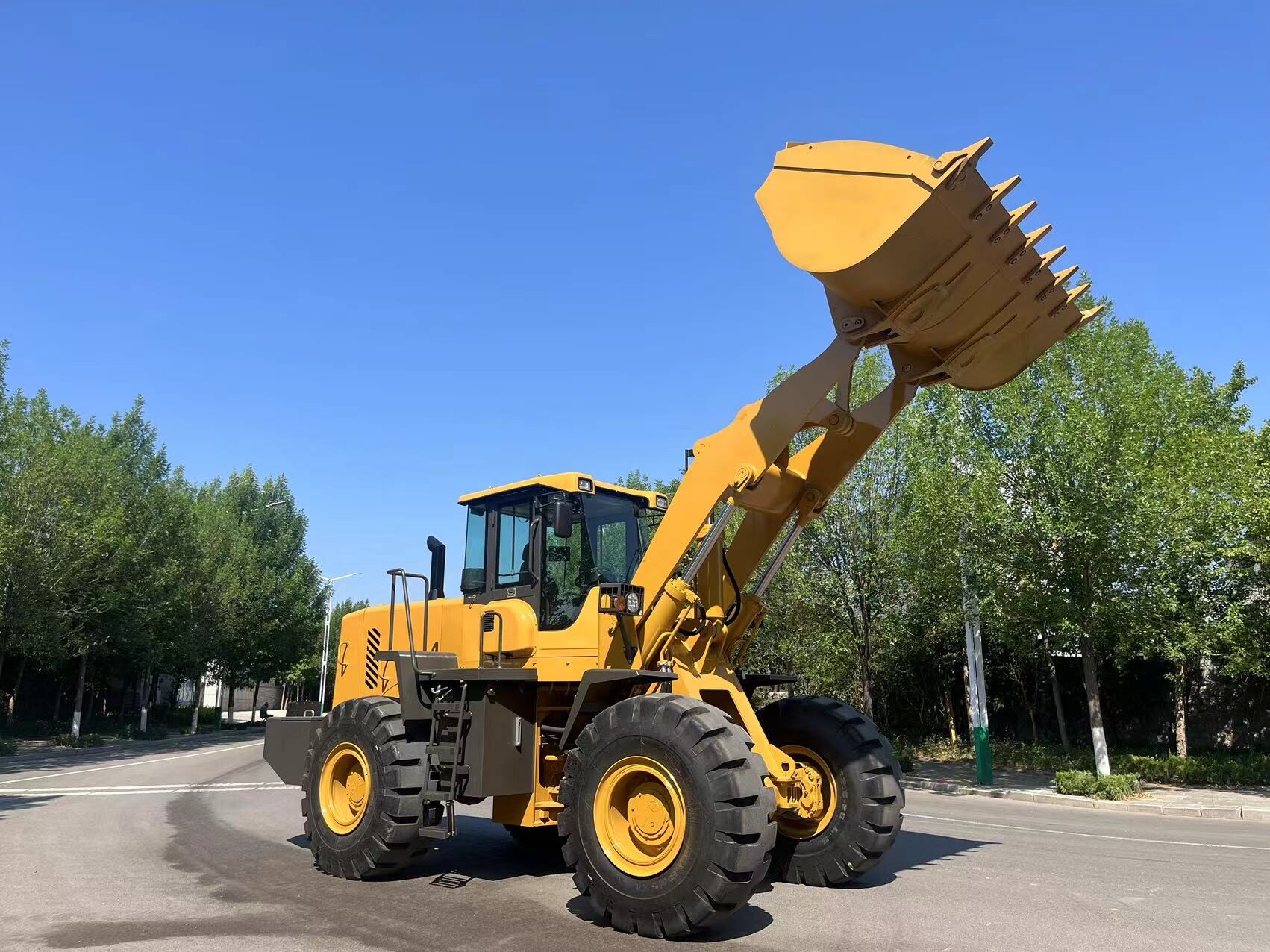 Колесный погрузчик QTM656